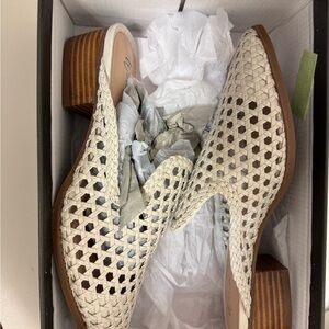 Women's Cream Woven Heeled Shoes by Wonderly 8.5 NWT